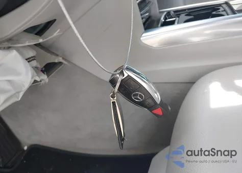 2014 Mercedes-Benz E 350 z USA, uszkodzony, nr VIN WDDHF5KB8EA984695